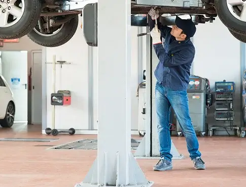mechanic-fixing-lifted-car-1